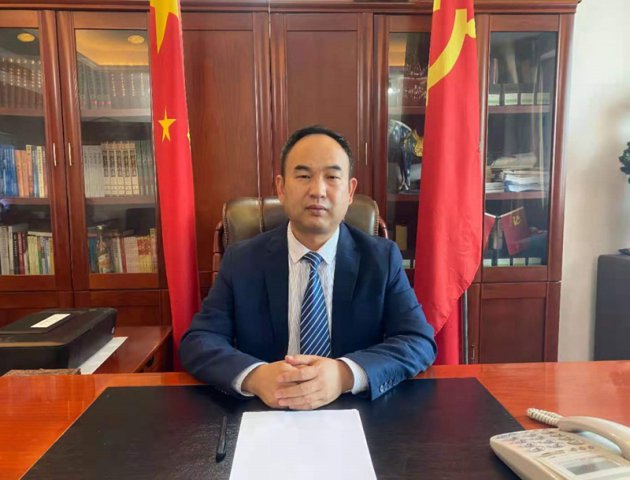 全国政策科学研究会常务理事、中国干部总编辑向全国网民恭贺春节