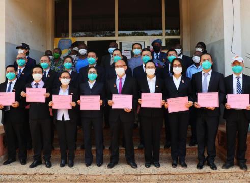 几内亚比绍为第17批中国医疗队颁发荣誉证书